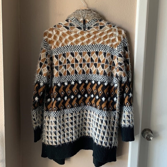 OLIVER Geometric Fuzzy Long Sleeve Cardigan - Picture 6 of 7